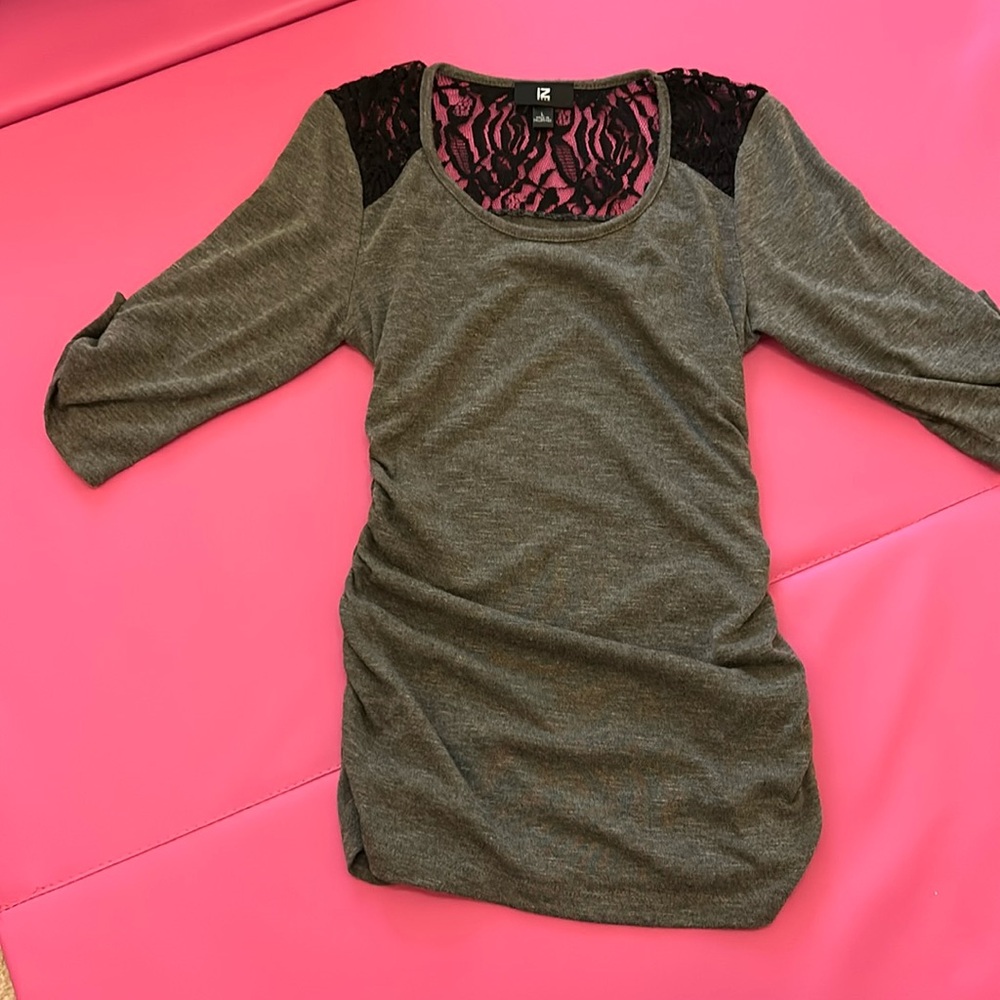 Half sleeve lace shoulder shirt
